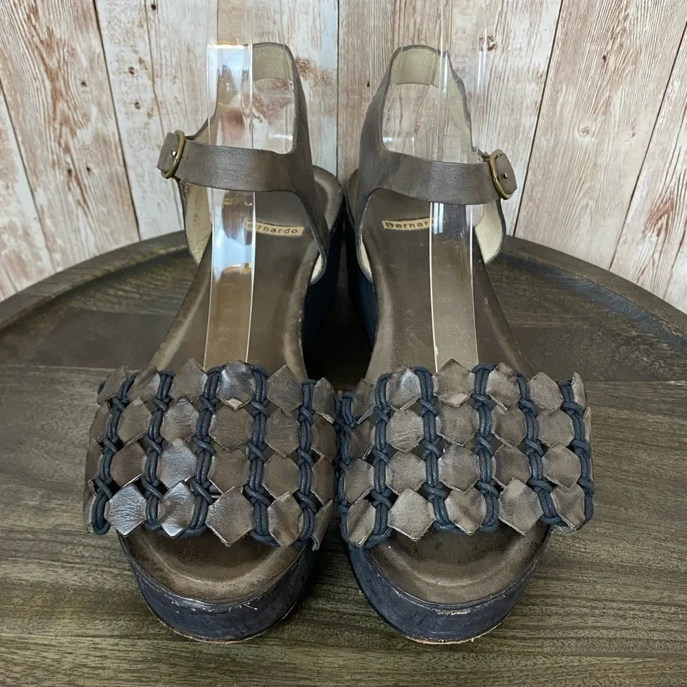 Bernardo Tooled Vachetta Leather Cork Platform Wedge Sandal Size 7‎ Women